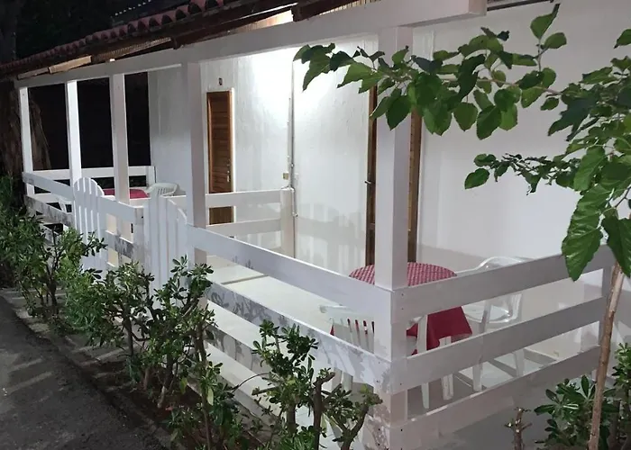 Viola Club Village & Foce Varano